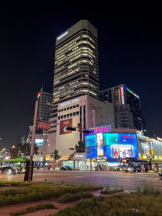 24 Pensión Dongdaemun Market Seúl Exterior foto