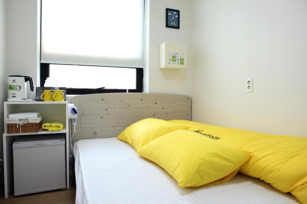 24 Pensión Dongdaemun Market Seúl Habitación foto